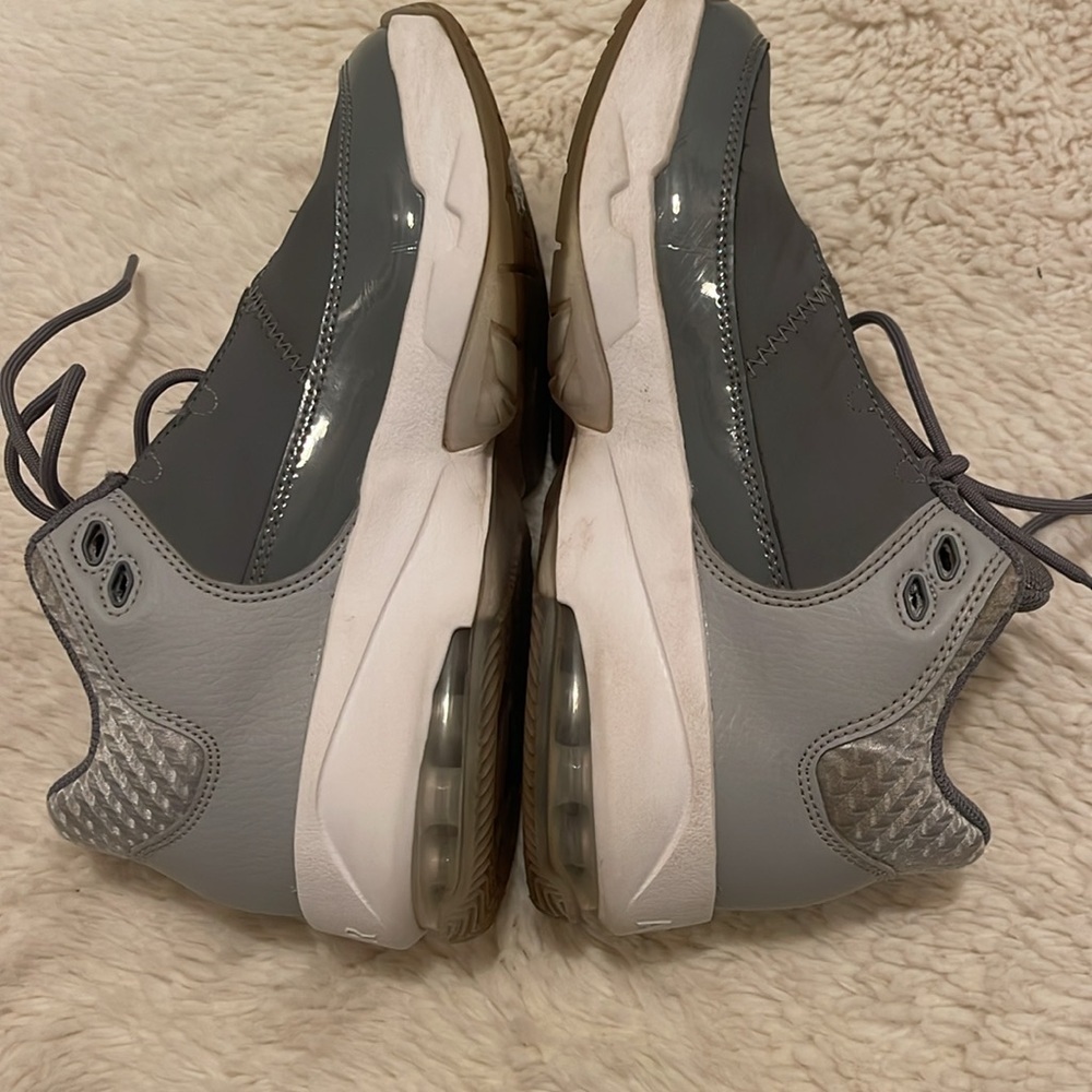 New Jordan Max Aura 3 Boys size 4 Gray - Picture 6 of 11